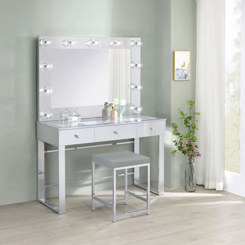 Umbridge 3-drawer Vanity Set with Lighting Chrome and White by Unique Piece Furniture
