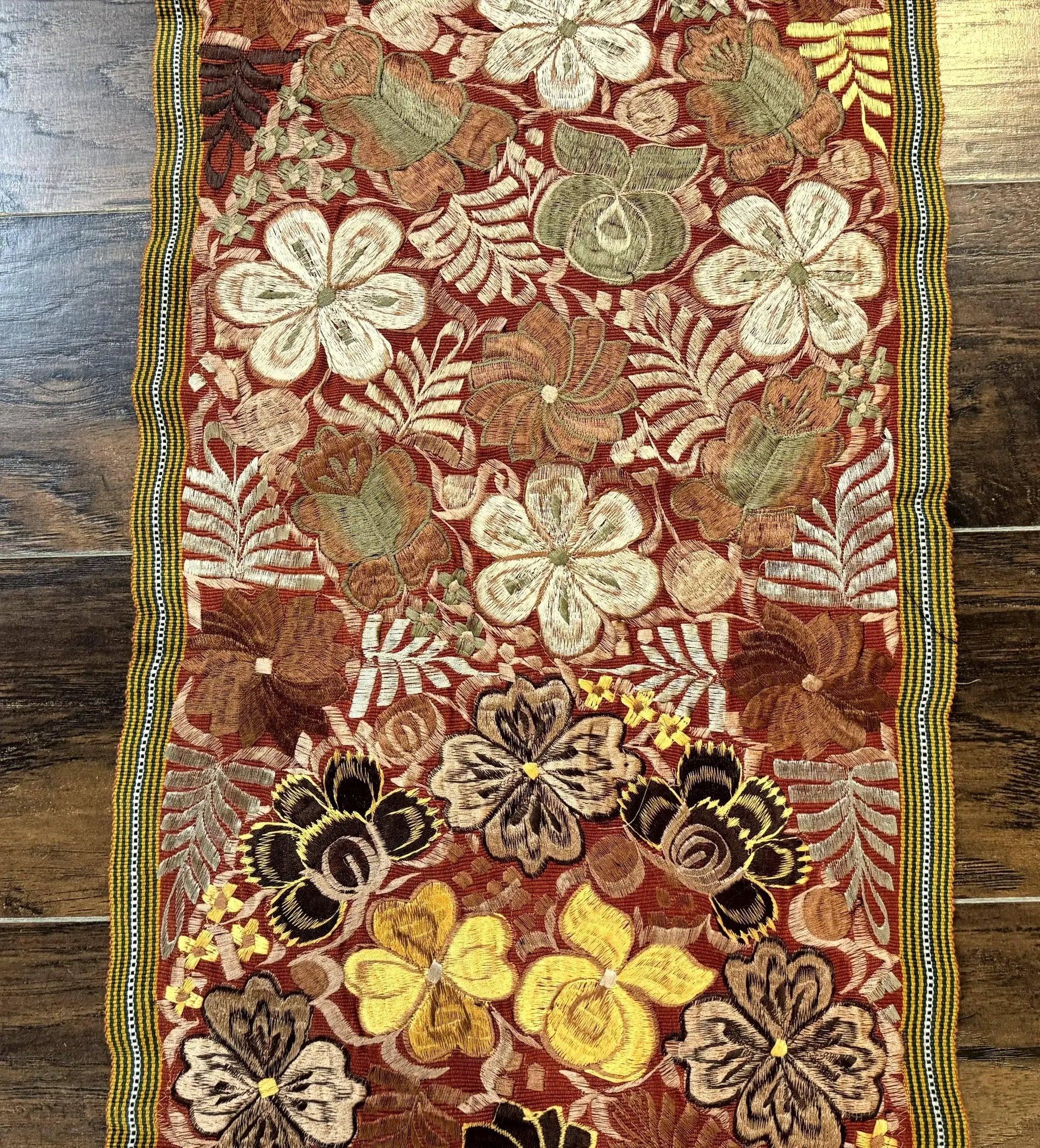 Vintage Table Runner 1.5 x 7.5, Floral by Jewel Rugs