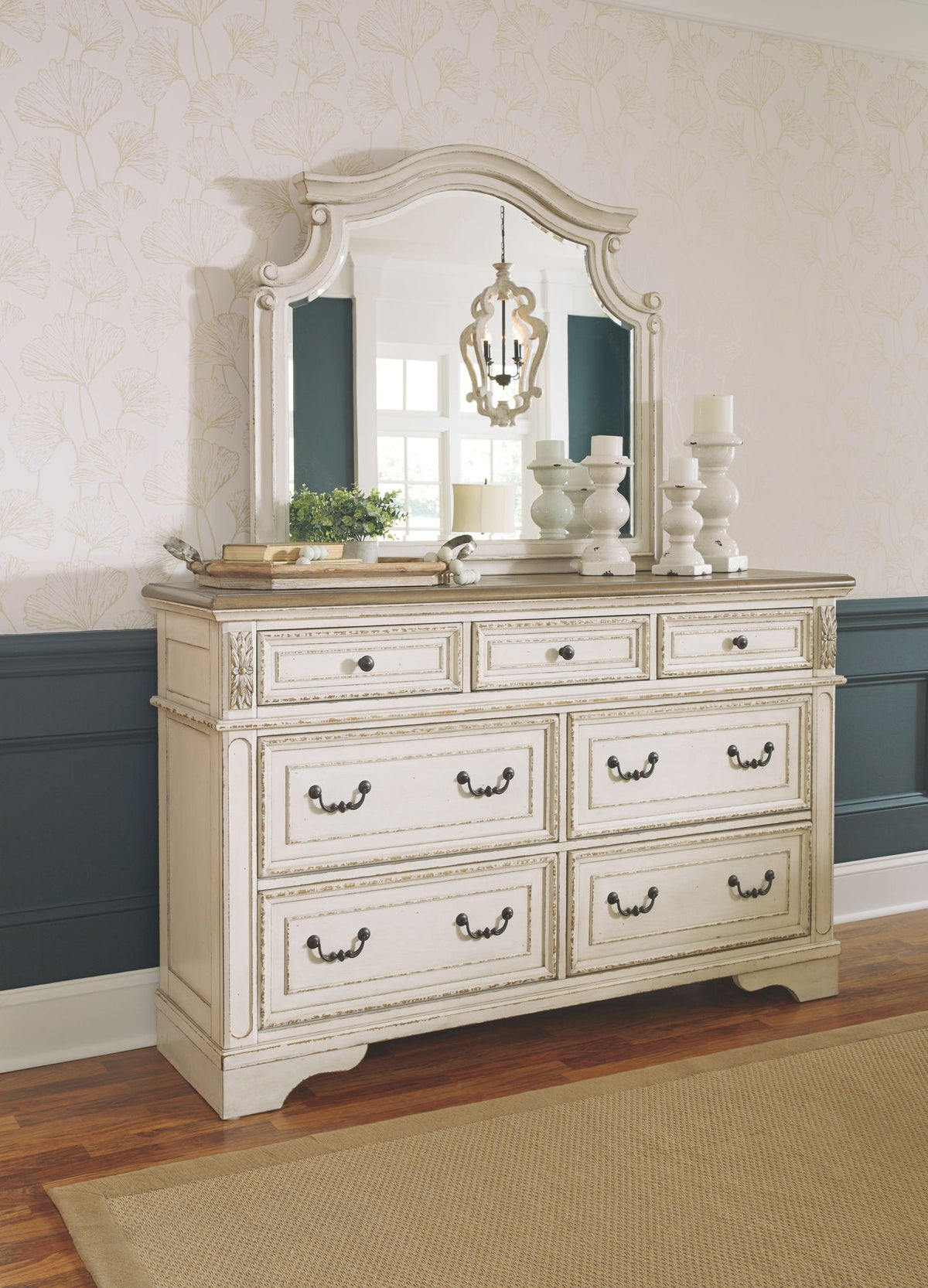 Realyn - Bedroom Sleigh Bed Set, photo 3 of 4