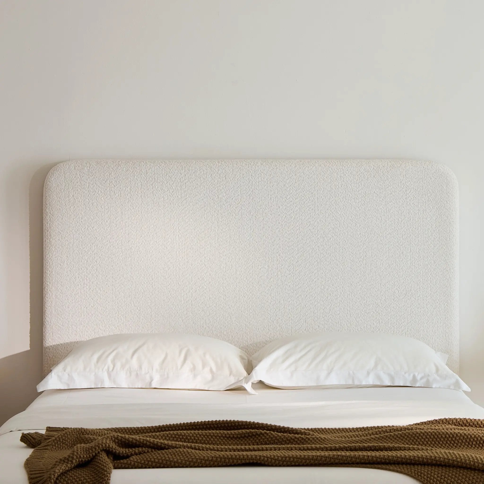 Canter Tall Headboard Upholstered Bed in Pearl White Chenille, Queen Size by HouseOfZazla