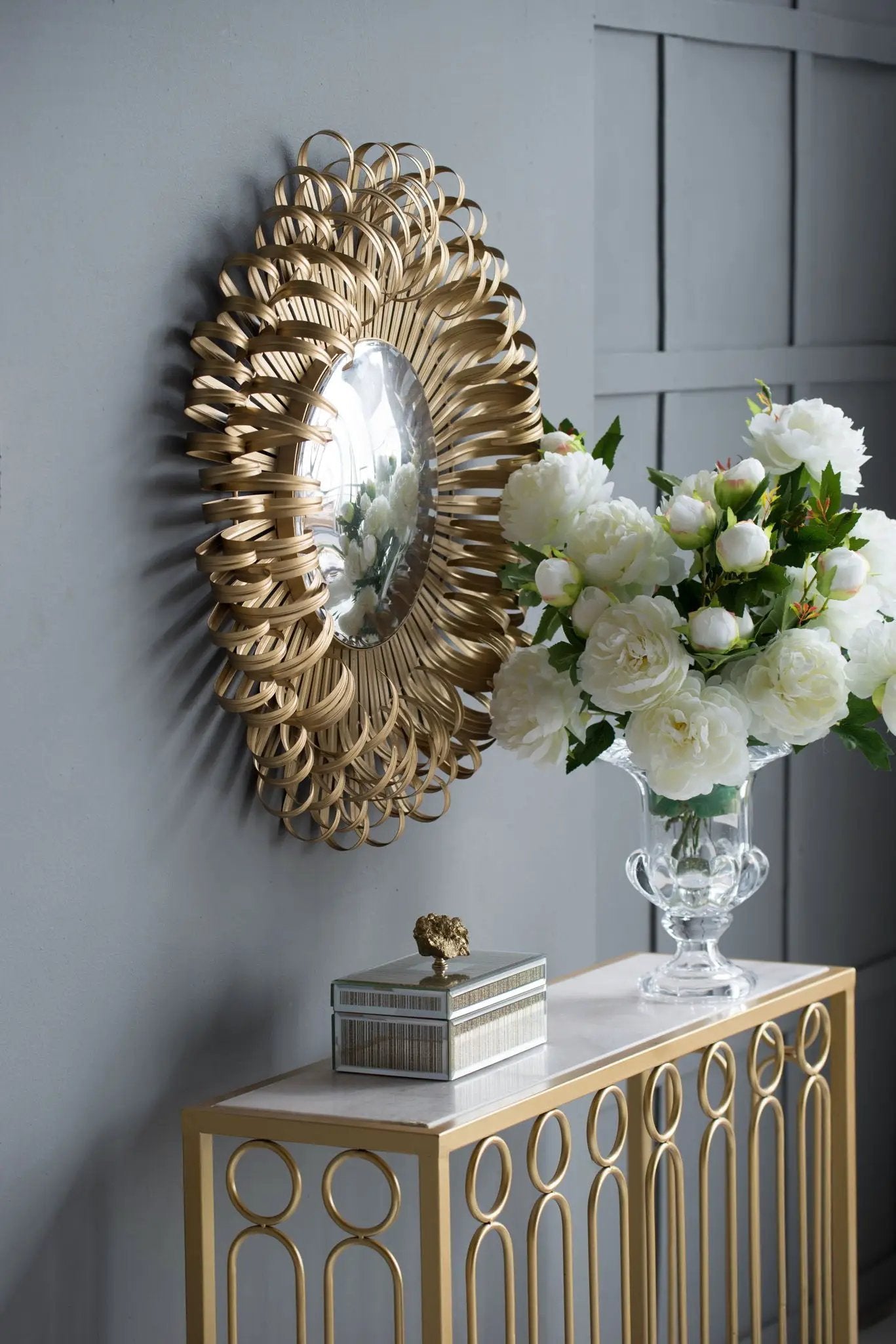 Sunburst Design Wall Mirror Decorative en For Entryway, Modern Living Room - Gold by Unique Piece Furniture