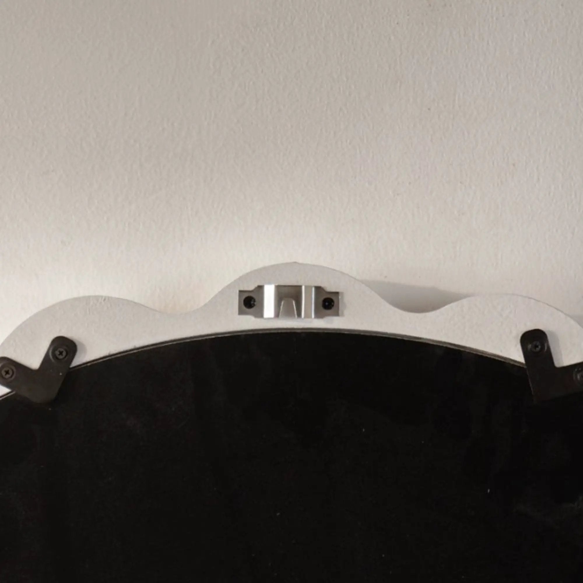 White Scalloped Round Wall Mirror by HouseOfZazla