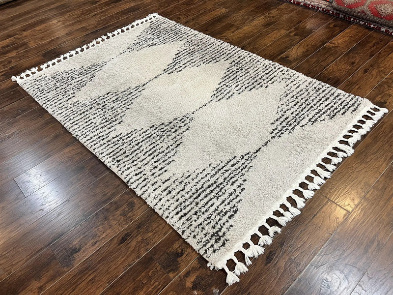 Shag Rug 5x8, Off White and Black Modern Contemporary Shag Area Rug, Moroccan Style Rug 5 x 8 ft, Medium Sized Rug, nuLoom Rug by Jewel Rugs