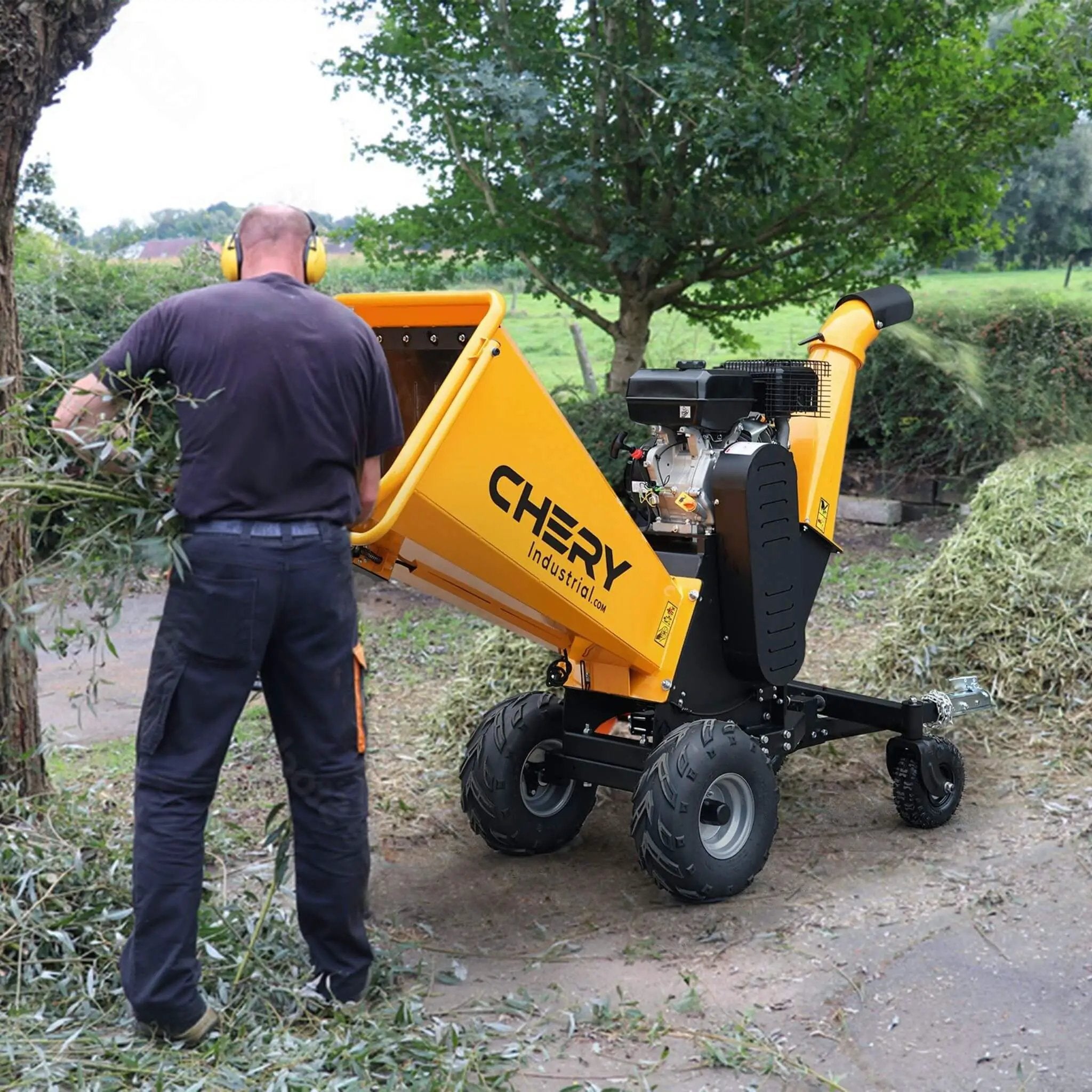 Heavy-Duty 6-Inch 420CC 15HP Gas Wood Chipper Shredder Mulcher With Tow Bar & Safety Stop Bar (SAK42731) by SAKSBY WHOLESALE