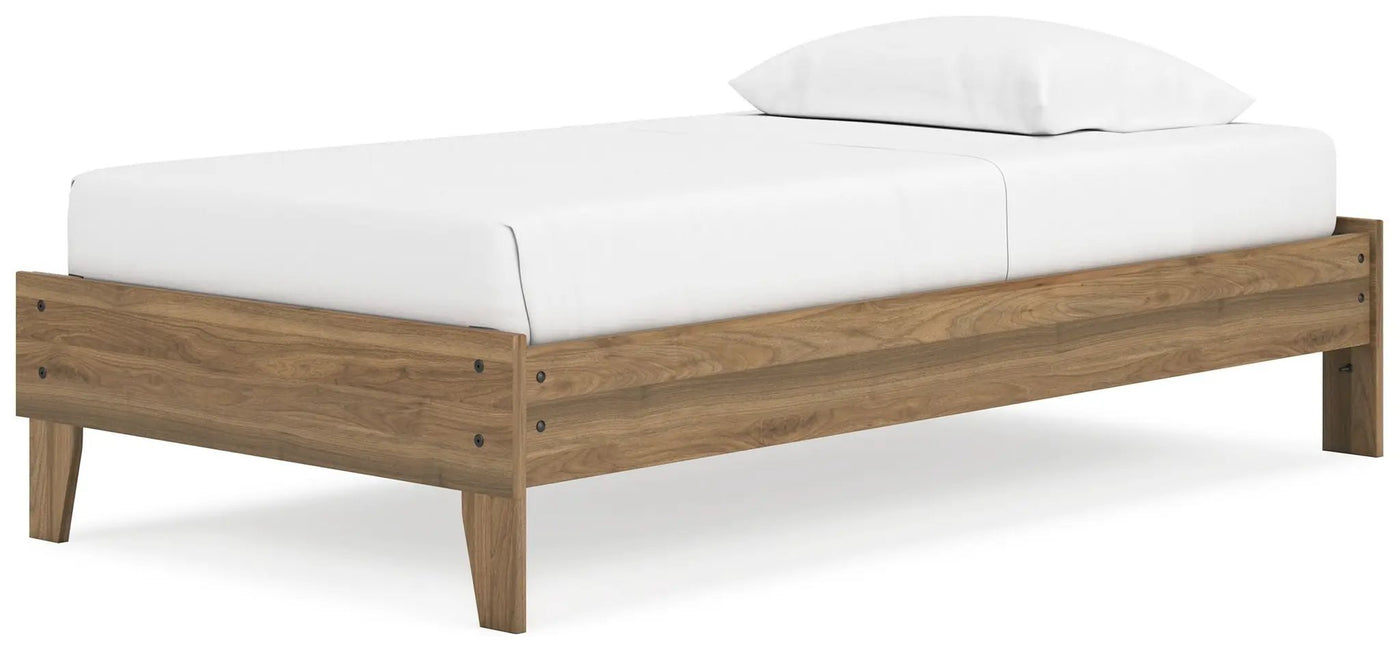 Deanlow - Platform Bed by Unique Piece Furniture