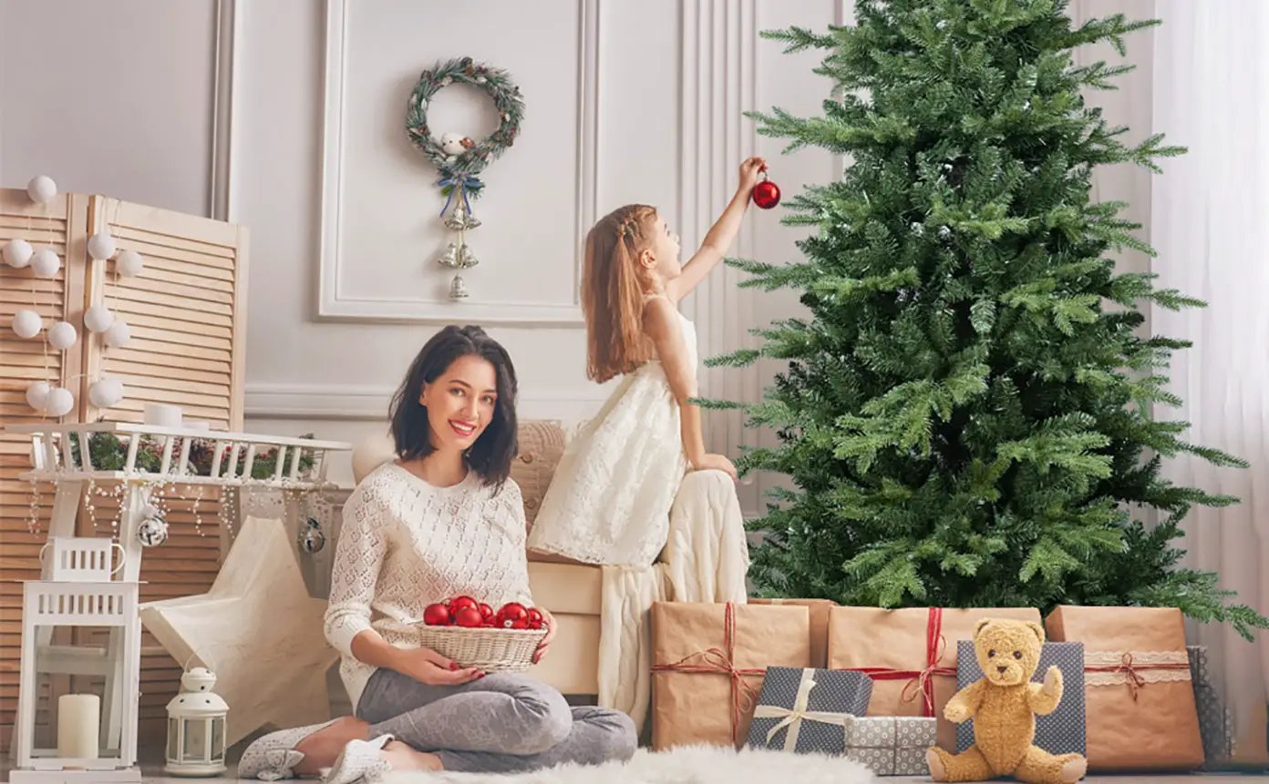 4FT Green PVC and PE Christmas Tree with 919 Tips by HouseOfZazla