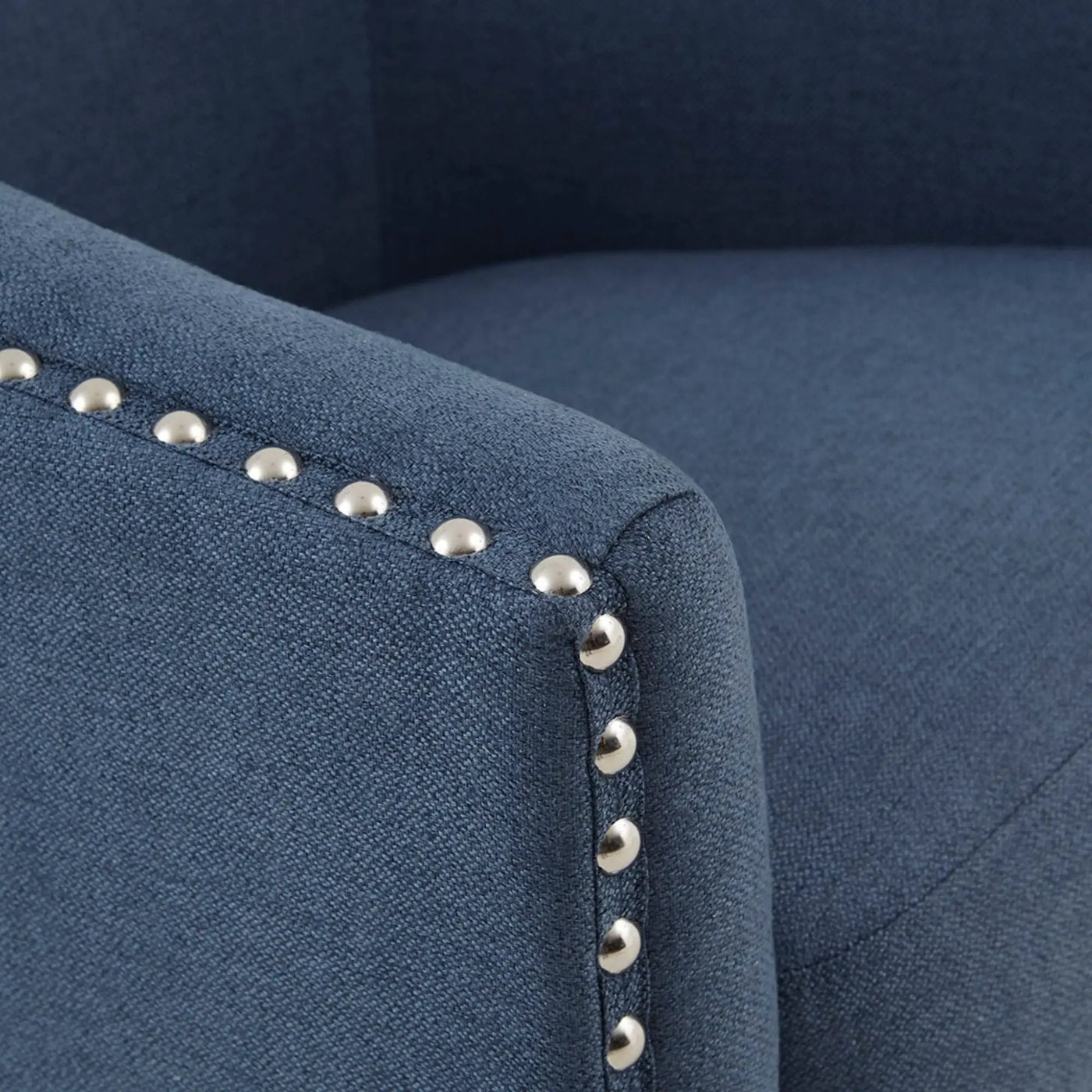 Luxurious Chair With 360 Degree Rotation by HouseOfZazla