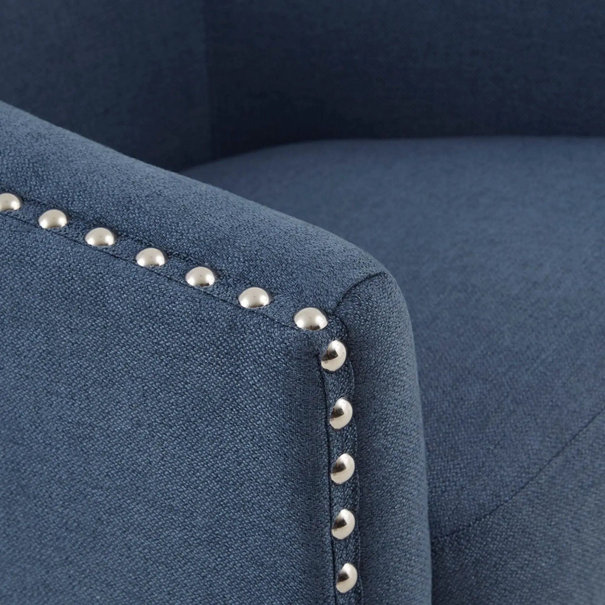 Luxurious Chair With 360 Degree Rotation by HouseOfZazla