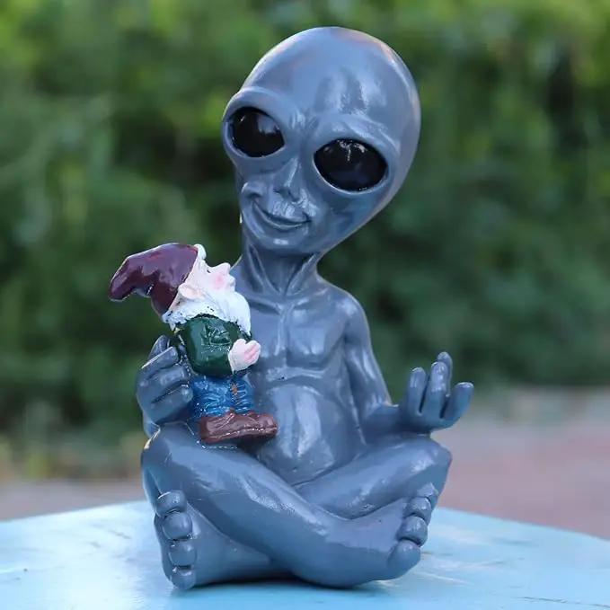Dnoifne Alien Hugging Gnome Garden Decoration Statue, Resin Alien Dwarf Statue, Waterproof Garden Alien and Gnome Statue for Patio Lawn Porch Decoration Birthday Gifts Housewarming Gifts by GreenHaven Gardens