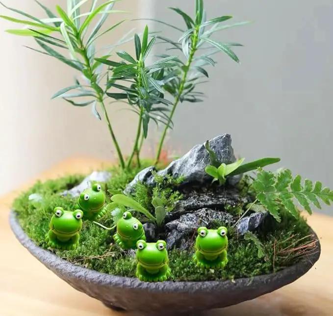 220 Pcs Mini Frog Figurines Miniature Resin Frogs,Mini Frogs Bulk Fairy Garden Moss Landscape Ornaments for Outdoor Decoration,Home Décor by GreenHaven Gardens