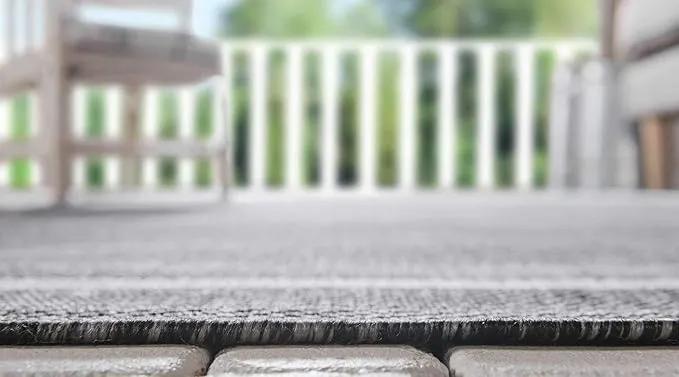 Unique Loom Outdoor Border Collection Area Rug - Soft Border (4' 1" x 6' 1" Rectangle, Black/ Ivory) by GreenHaven Gardens