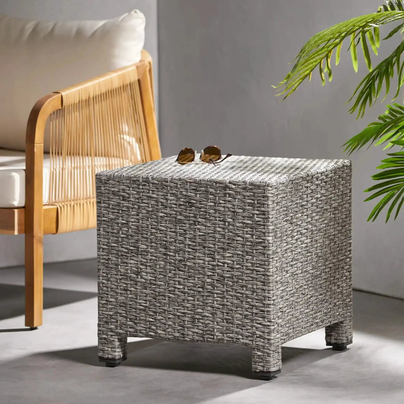 Puerta - Minimalist Style Accent Table by HouseOfZazla