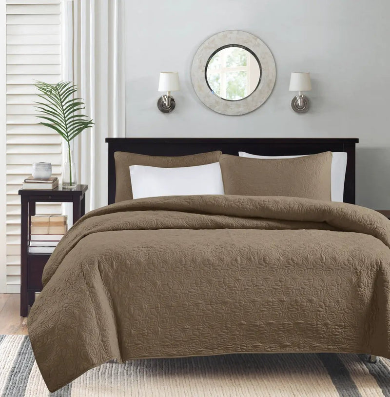 Reversible Quilt Set Mocha King/Cal King by HouseOfZazla