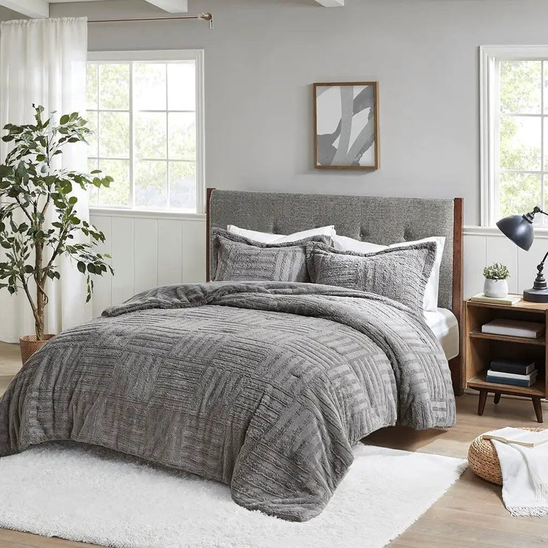 King/Cal King Faux Fur Down Alternative Comforter Mini Set by HouseOfZazla