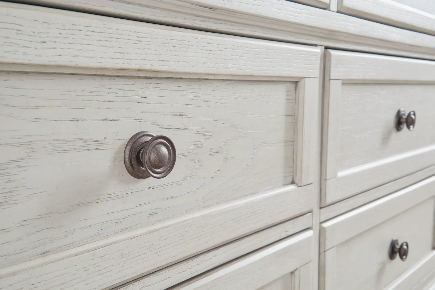 Robbinsdale - Dresser by Unique Piece Furniture