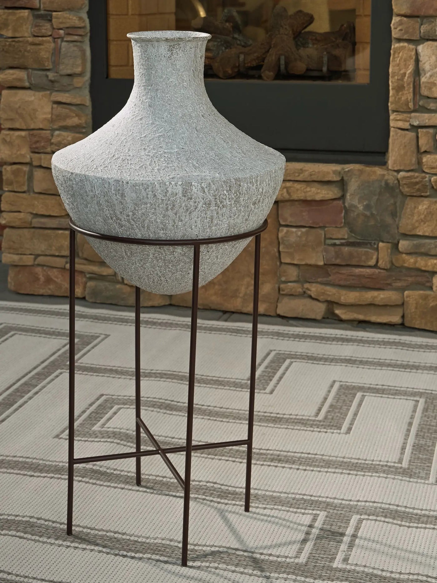 Estonbank - Vase by Unique Piece Furniture