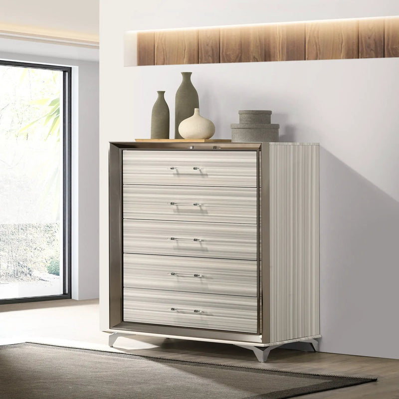 Star - Chest - White by HouseOfZazla