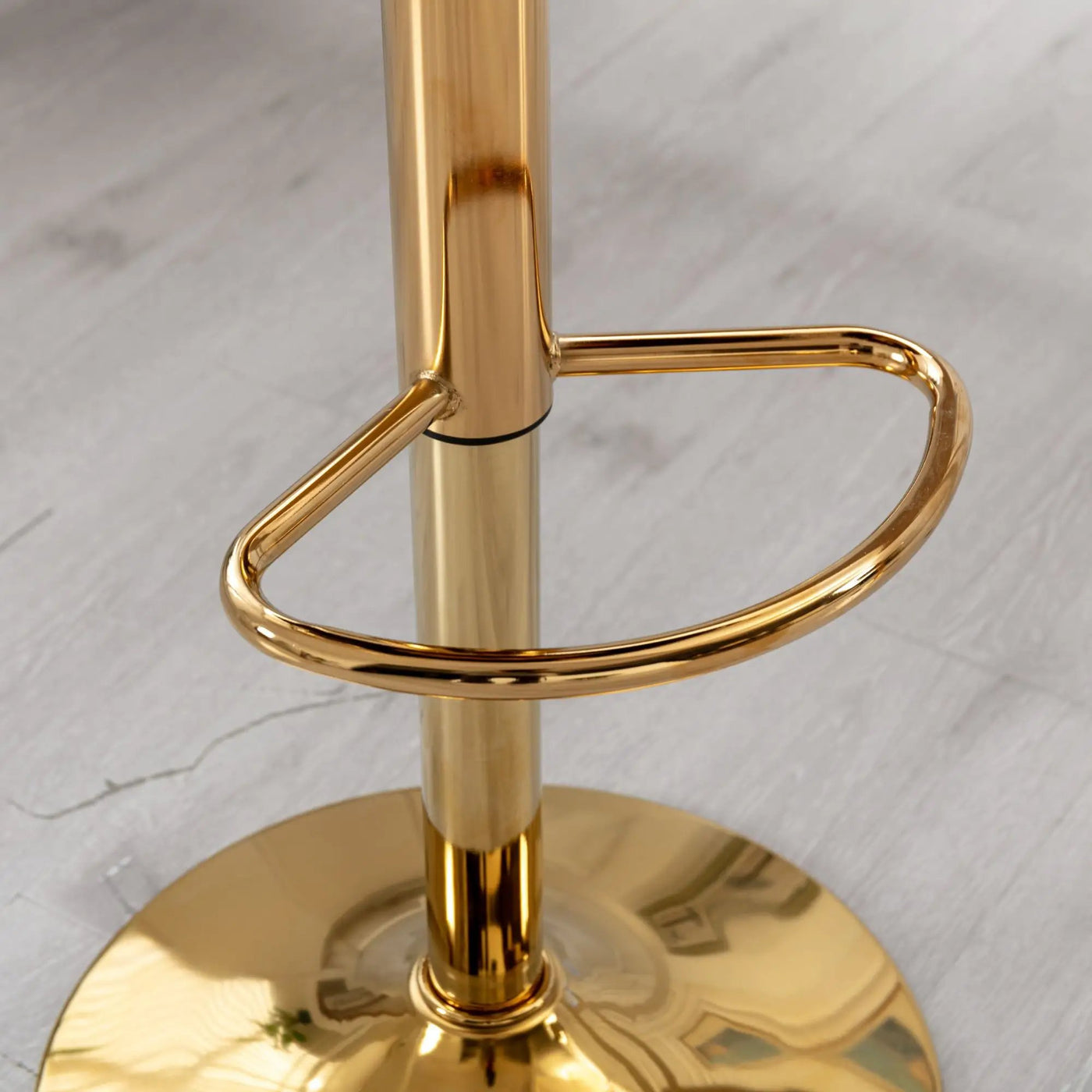 Unique Design Bar Chair, 360 Degree Rotation, Adjustable Height, Suitable For Dining Room And Bar by HouseOfZazla