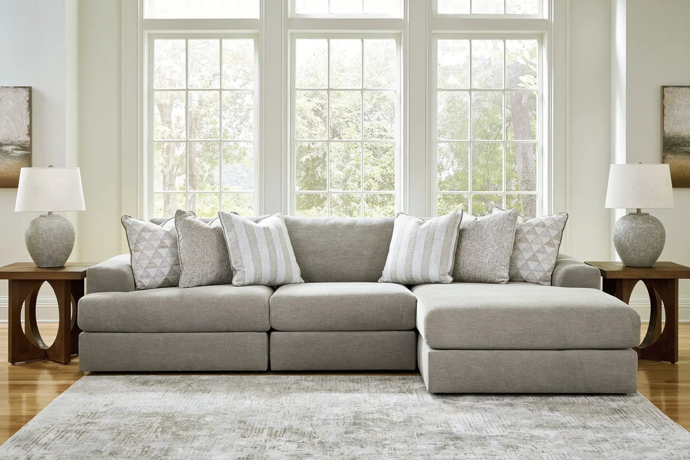 Avaliyah - Sectional by Unique Piece Furniture