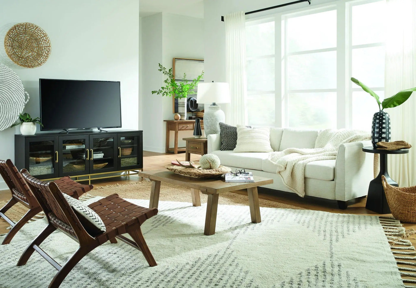 Lindon - Round Pedestal Accent End Table by Unique Piece Furniture