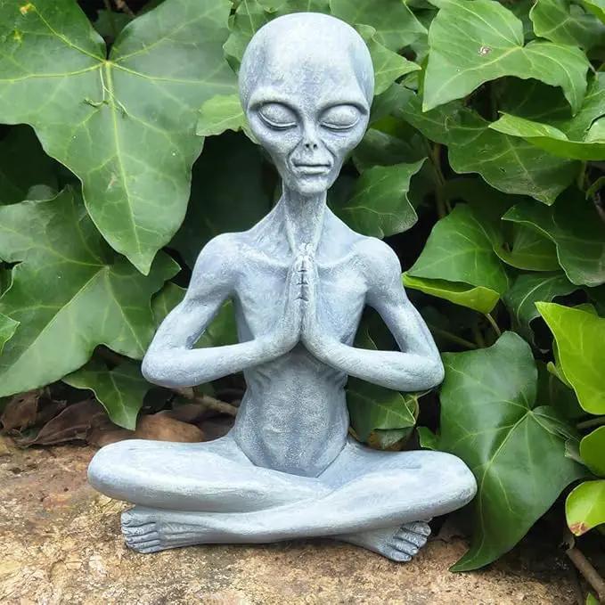 Yoga Alien Statue, Sci-fi Outer Space UFO Alien Figure, Resin Medition Alien Home Office Bookshelf Decor Sculpture, 6.3" H by GreenHaven Gardens