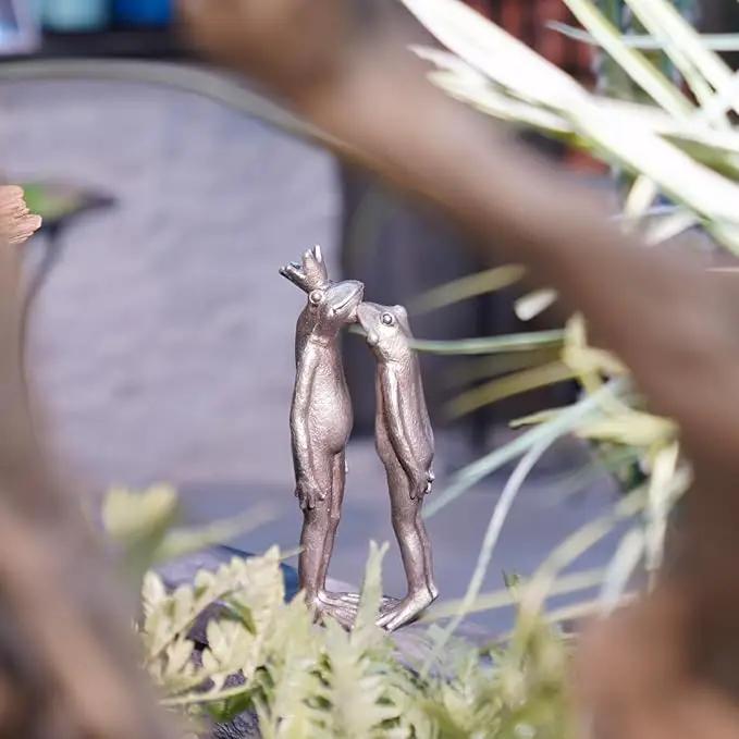 Frog Decor Garden Statue Decor Outside - Couple Kiss Plog Statue Outside Frog Figurines for Yard Patio Lawn Decorations Couple Frogs Front Yard Decorations Outdoor 3.5" 2" 8.75" by GreenHaven Gardens