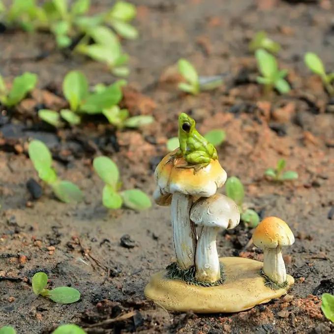 Top Collection Miniature Fairy Garden and Terrarium Statue, Frog on Mushrooms by GreenHaven Gardens