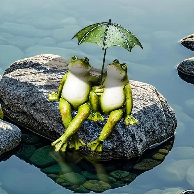 Couple Frogs Outdoor Statue - Frogs Decor Resin Happy Couple Hold an Umbrella Garden Statue Frog Garden Décor for Patio Yard Lawn Porch Gardening Décor 8.5" x 11" x 6.5" by GreenHaven Gardens