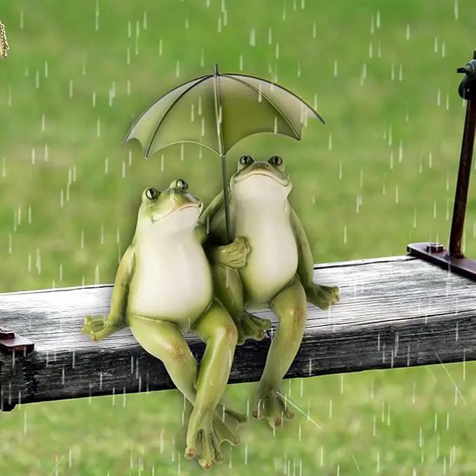 Couple Frogs Outdoor Statue - Frogs Decor Resin Happy Couple Hold an Umbrella Garden Statue Frog Garden Décor for Patio Yard Lawn Porch Gardening Décor 8.5" x 11" x 6.5" by GreenHaven Gardens