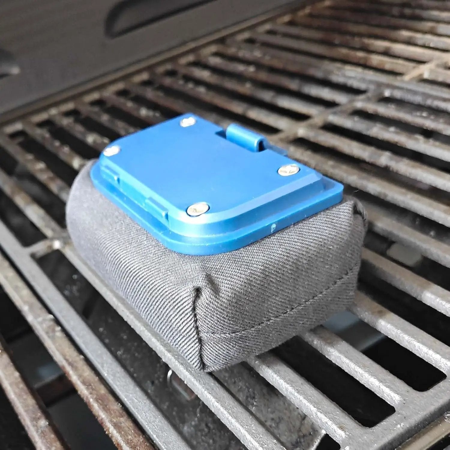 Blue Grill Brush Bristle Free, Replaceable BBQ Cleaning Head Accessories Cleaner, Black Wavy Pad Perfect for Stainless Steel, Porcelain, Cast Iron Grates Round Rectangle Grates by GreenHaven Gardens