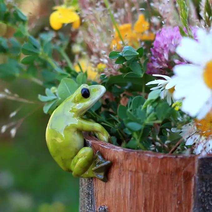 Top Collection 4283 Frog Flower Pot Hugger Figurines, Green by GreenHaven Gardens