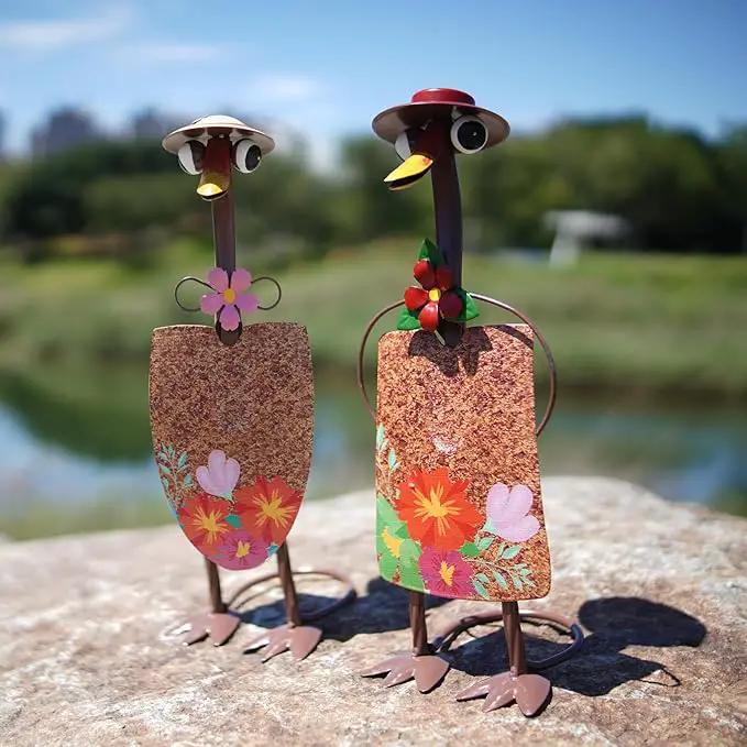 HONGLAND Duck Metal Yard Art - Duck Couple Garden Decor, Shovel Ornaments Outdoor Statue - 2 Pack Farmhouse Patio Balcony Gardening Gifts for Women by GreenHaven Gardens