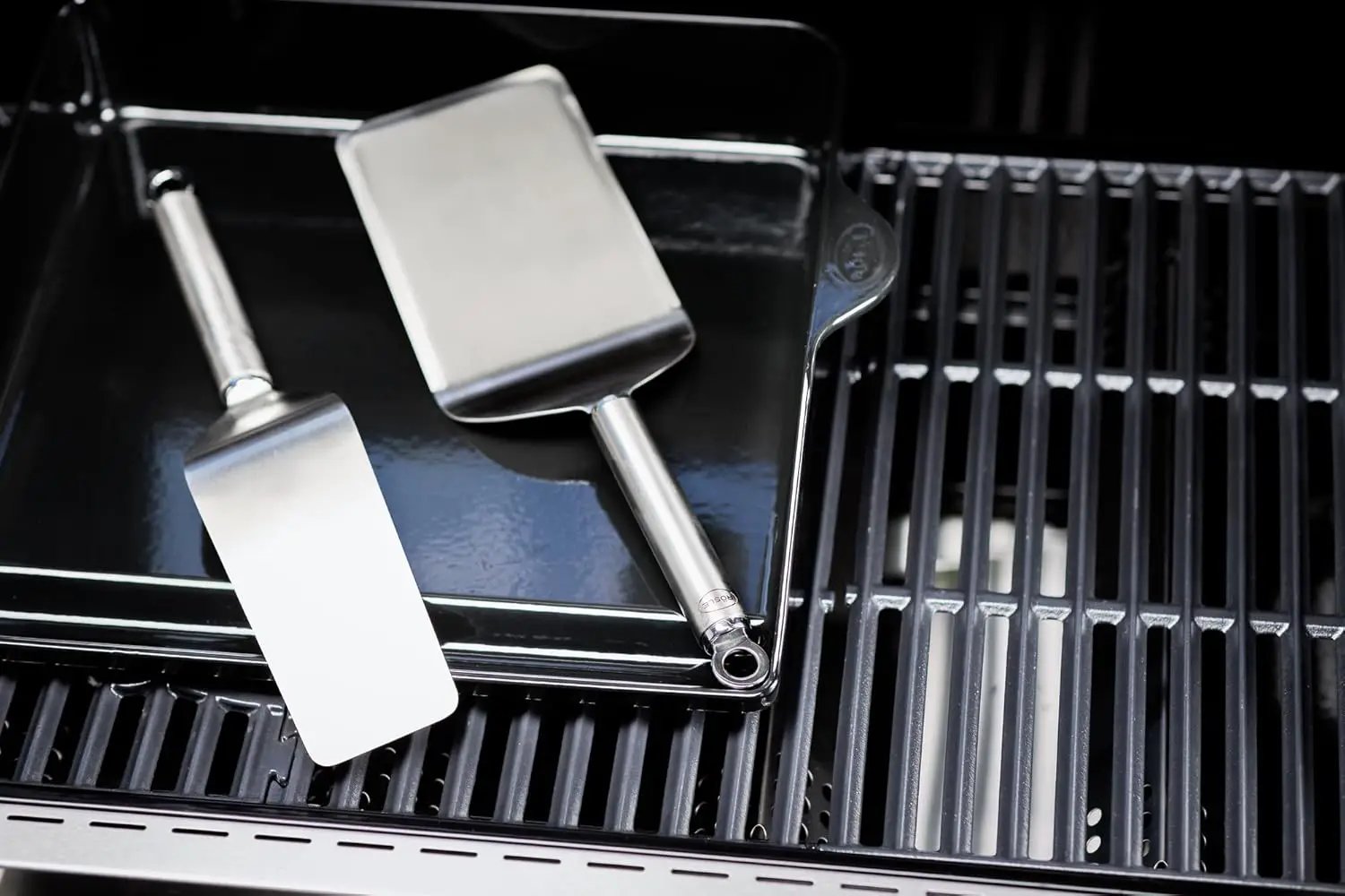 RÖSLE plancha Wide Spatula BBQ Spatula with Rounded Corners for Turning Meat and Vegetables, 18/10 Stainless Steel, Dishwasher Safe by GreenHaven Gardens