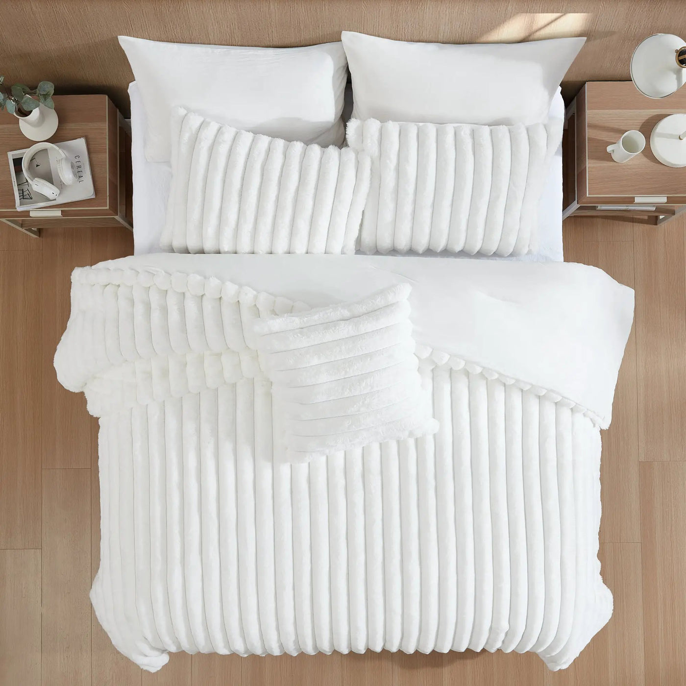 Everett 4-Piece White Micro Mink King Bedding Ensemble by HouseOfZazla
