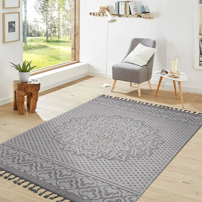 Guros - 4' X 6' Medallion Indoor / Outdoor Area Rug - Gray / White by Unique Piece Furniture