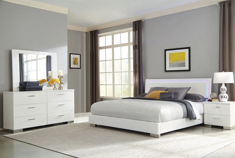Felicity 4-piece California King Bedroom Set White Gloss by Unique Piece Furniture