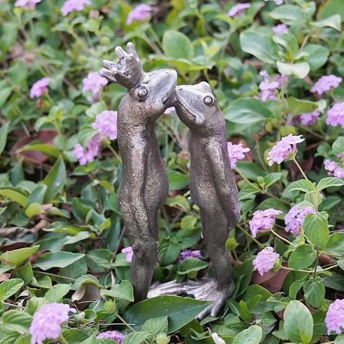 Frog Decor Garden Statue Decor Outside - Couple Kiss Plog Statue Outside Frog Figurines for Yard Patio Lawn Decorations Couple Frogs Front Yard Decorations Outdoor 3.5" 2" 8.75" by GreenHaven Gardens
