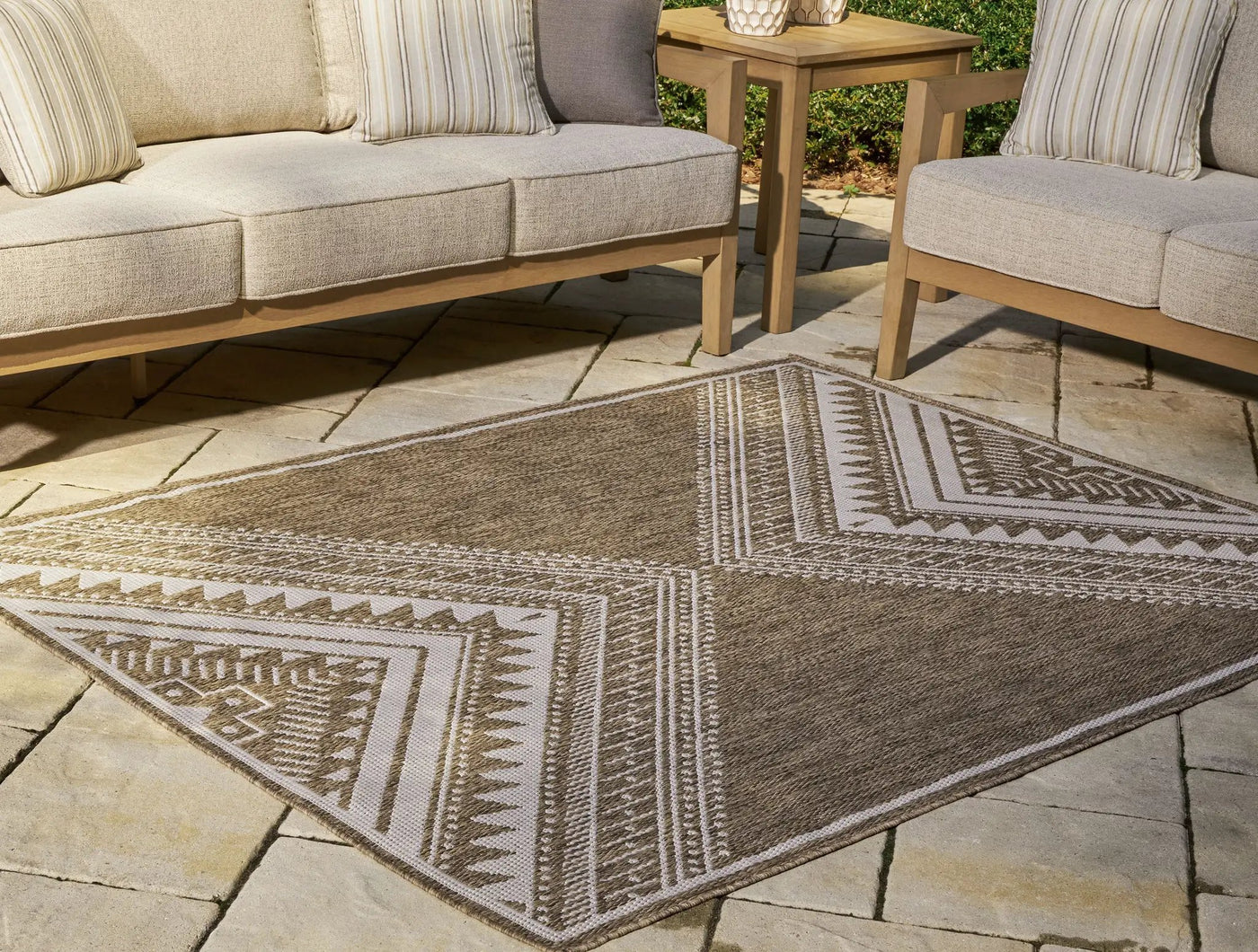 Dunsler - Rug by Unique Piece Furniture