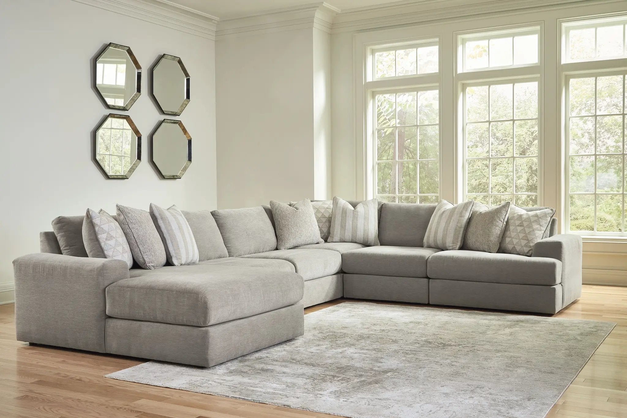 Avaliyah - Sectional by Unique Piece Furniture