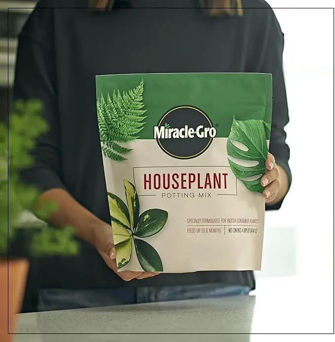 Miracle-Gro Houseplant Potting Mix, for Indoor Container Plants, Feeds for up to Six Months, 4 qt. (3-Pack) by GreenHaven Gardens