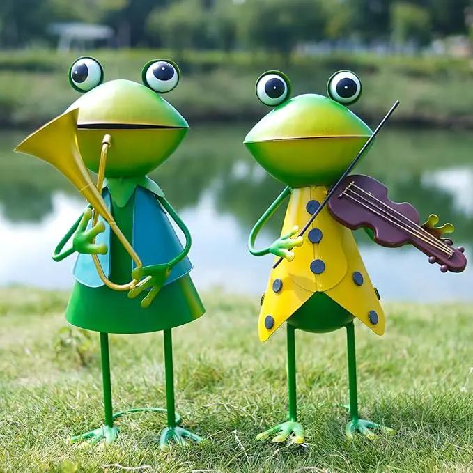 HONGLAND Frog Metal Yard Art - Metal Frog Outdoor Statue - Frog Garden Decorations - 3D Frog Figurine - Christmas Holiday Lawn Patio Yard Garden Decor Gardening Gifts for Women (Violin) by GreenHaven Gardens