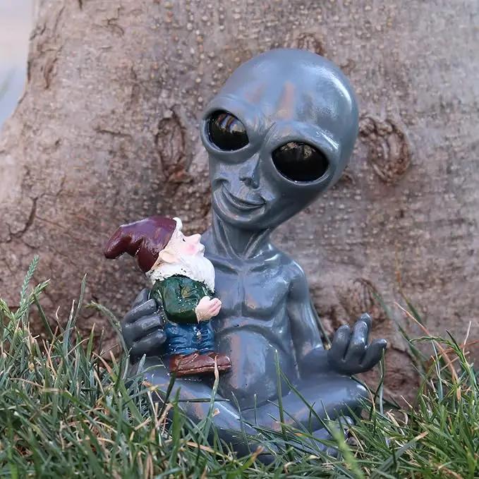 Dnoifne Alien Hugging Gnome Garden Decoration Statue, Resin Alien Dwarf Statue, Waterproof Garden Alien and Gnome Statue for Patio Lawn Porch Decoration Birthday Gifts Housewarming Gifts by GreenHaven Gardens