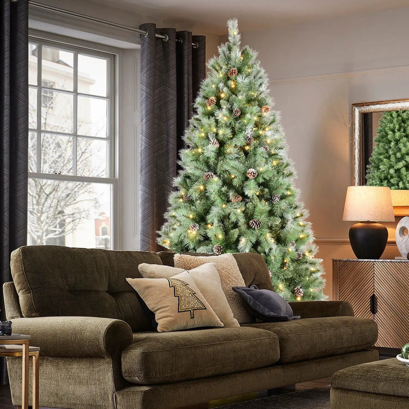 9FT Christmas Tree with 700 Warm Lights by HouseOfZazla