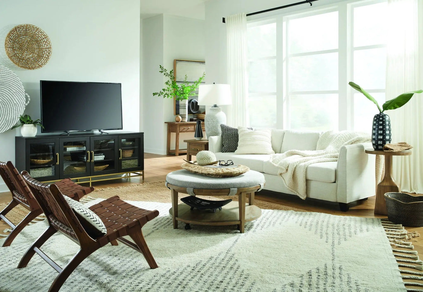 Lindon - Round Pedestal Accent End Table by Unique Piece Furniture