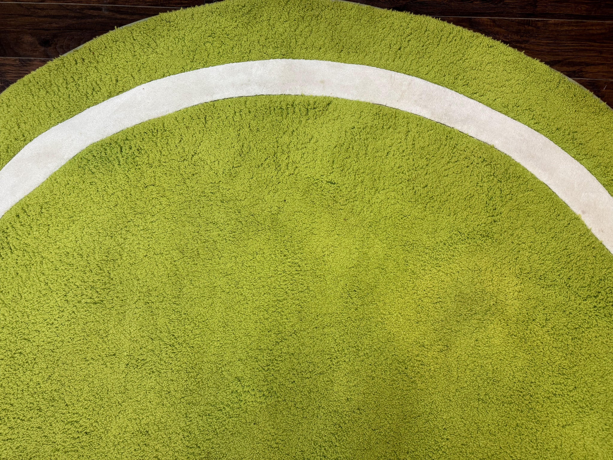 Large Round Rug 9x9, Vintage Retro Design, Lime Green by Jewel Rugs
