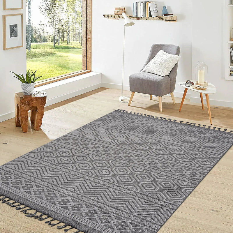 Guros - 6' X 9' Geometric Indoor / Outdoor Area Rug - Gray / White by Unique Piece Furniture