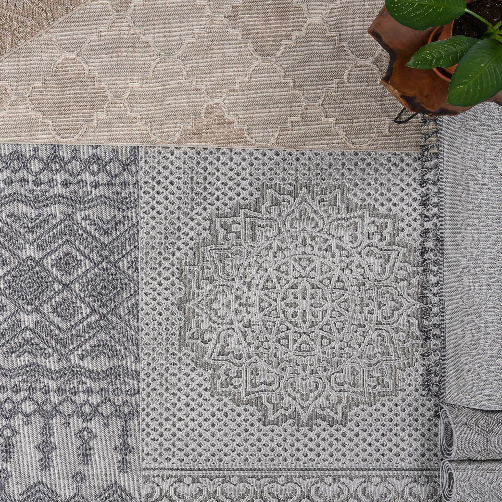 Guros - 6' X 9' Geometric Indoor / Outdoor Area Rug - White by Unique Piece Furniture