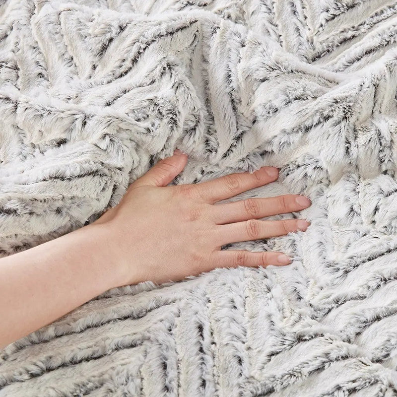 King/Cal King Ultra Plush Down Alternative Comforter Set by HouseOfZazla