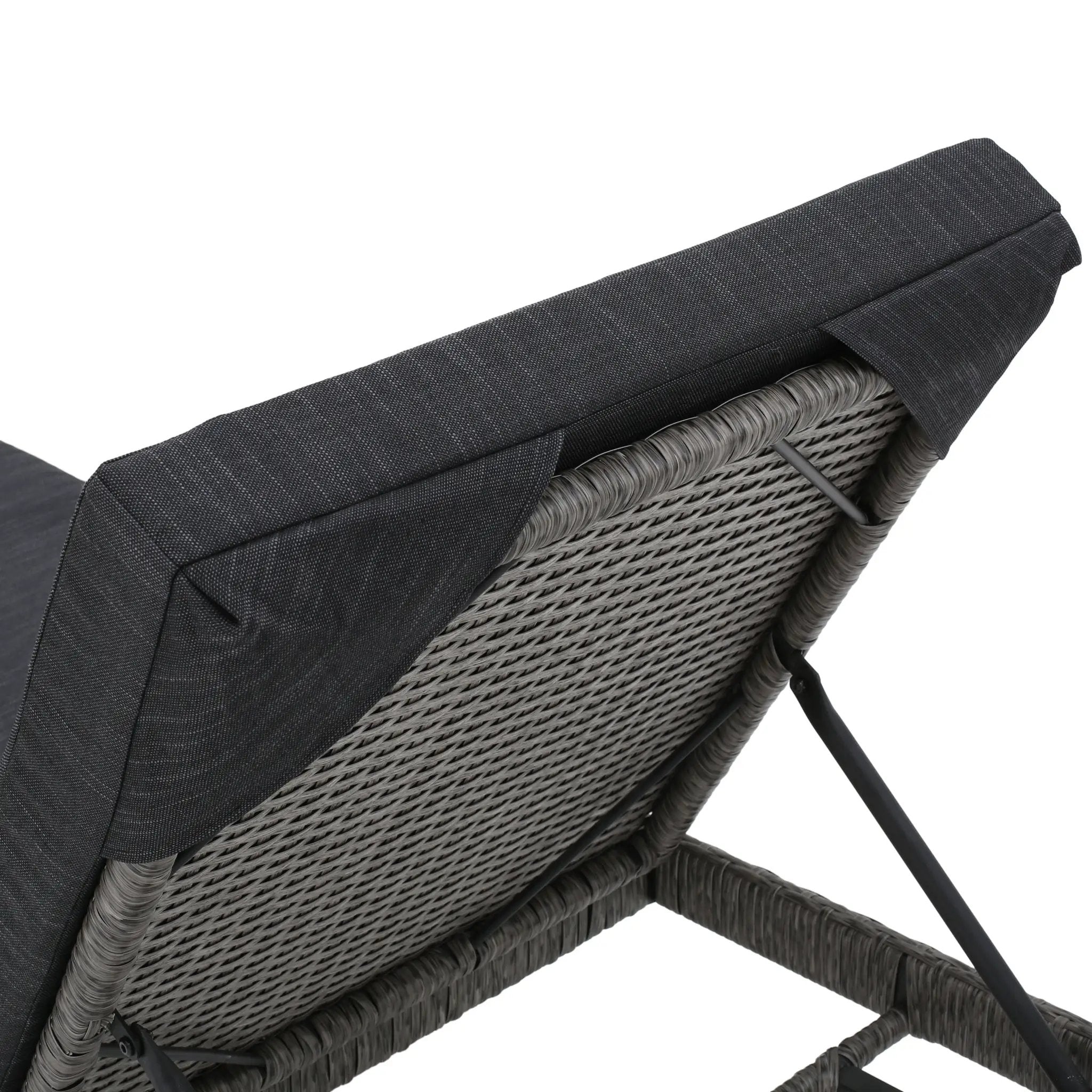 Puerta KD Chaise Lounge by HouseOfZazla