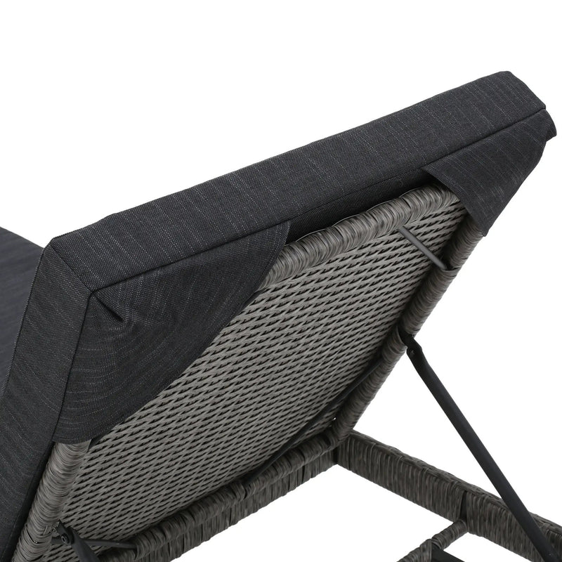 Puerta KD Chaise Lounge by HouseOfZazla